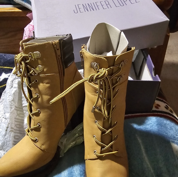 Jennifer Lopez platform boots - Picture 3 of 4